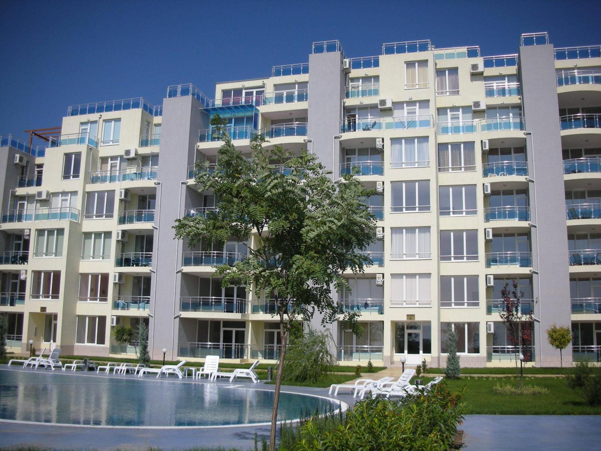 Oasis Suites Apartments And Studios Ravda Exterior photo