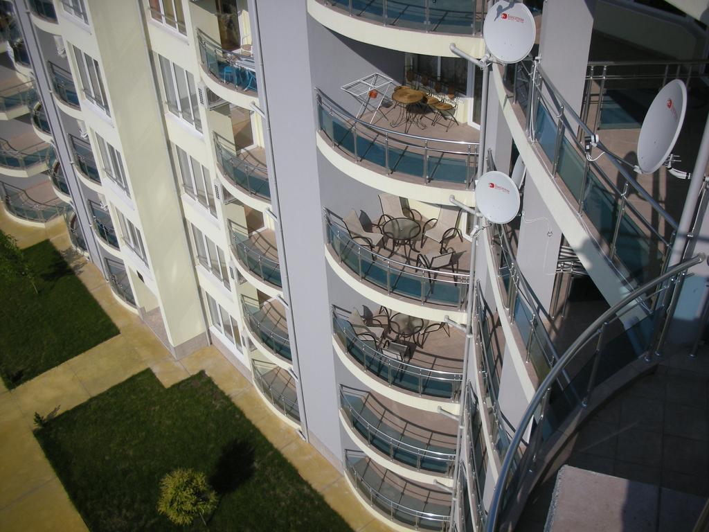 Oasis Suites Apartments And Studios Ravda Exterior photo